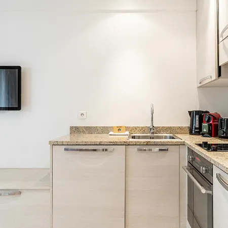 Modern A C 1br-4p With Balcony Cannes