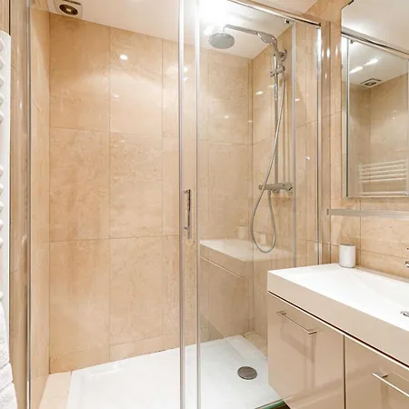Apartman Modern A C 1br-4p With Balcony