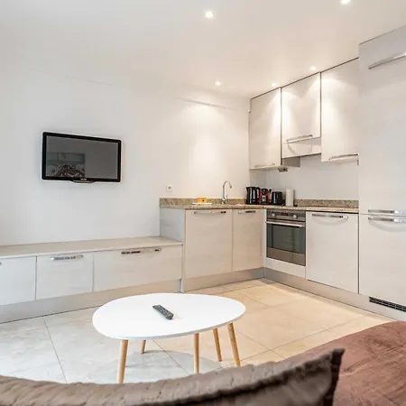 Modern A C 1br-4p With Balcony *