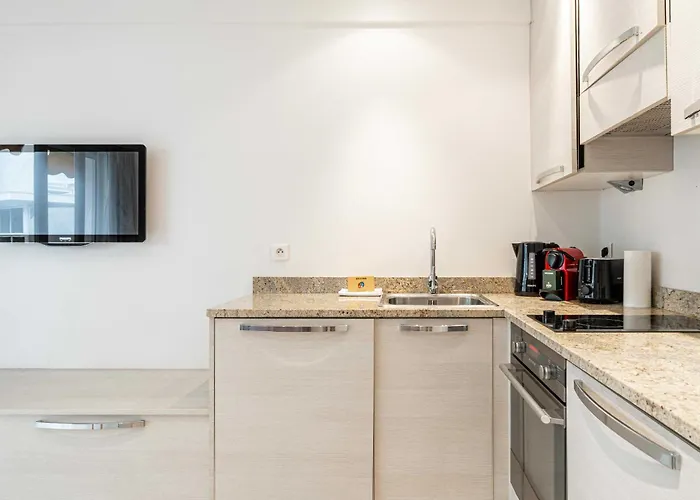 Modern A C 1br-4p With Balcony Cannes