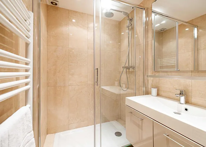 Apartment Modern A C 1br-4p With Balcony